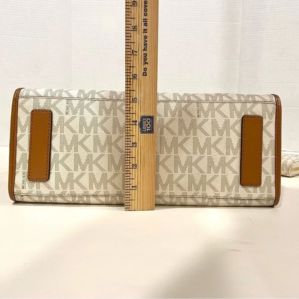 LIKE NEW - Michael Kors Darien Travel Tote Vanilla Acorn w/ Wallet